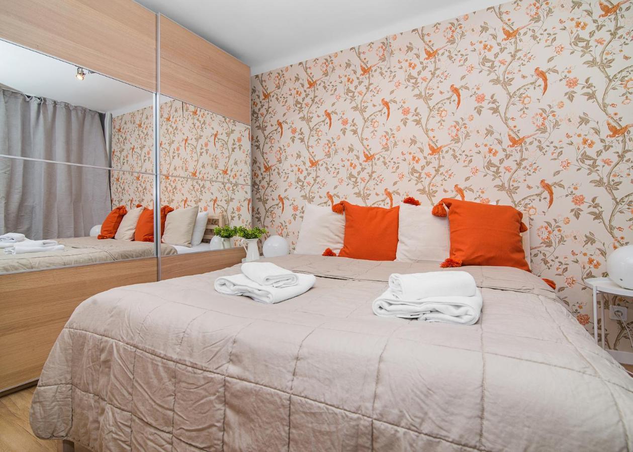 Central Apartments Grzybowska Varşovia Exterior foto